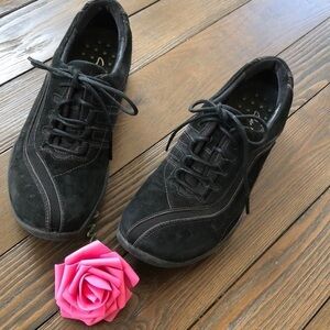 Clarks Wave black suede leather walking shoes